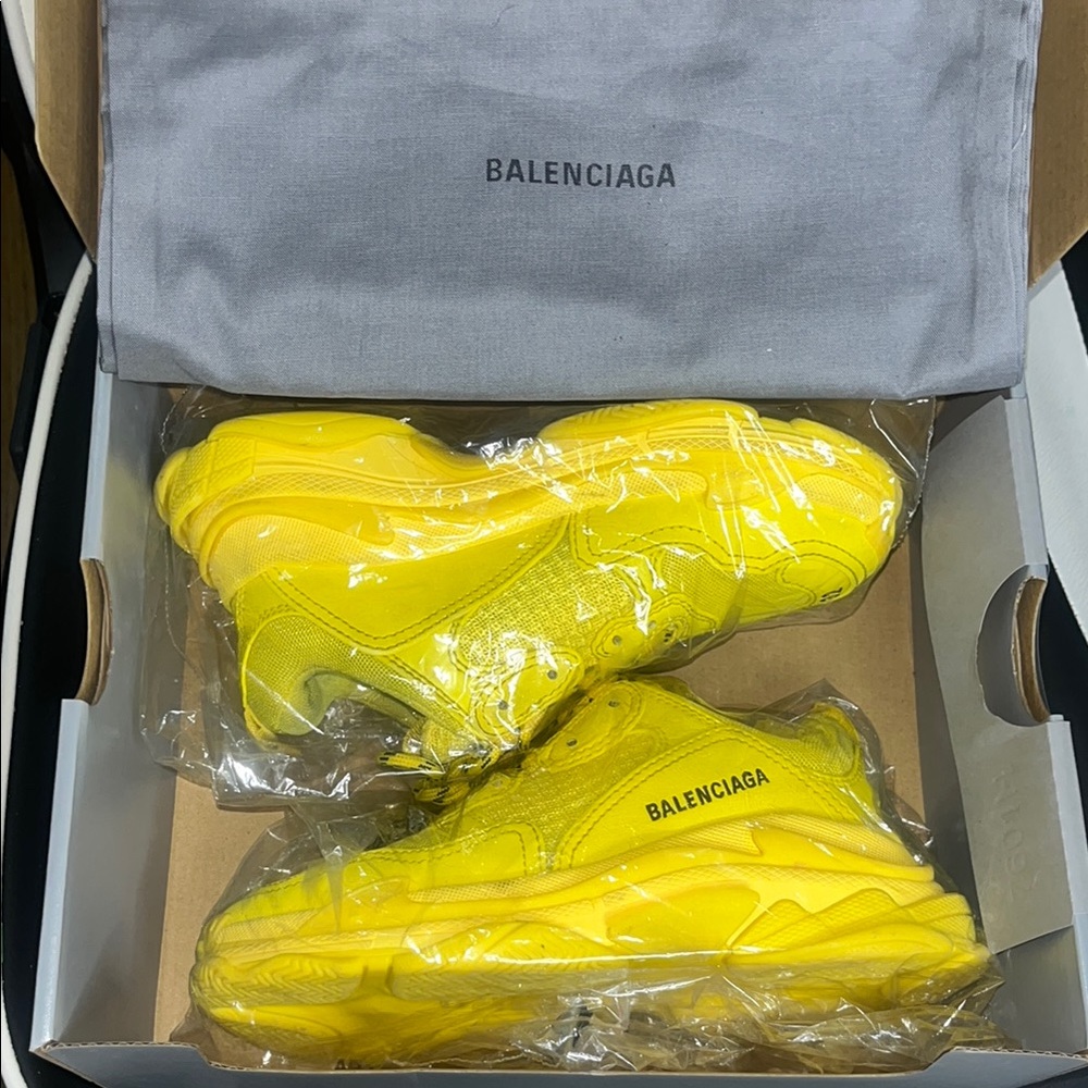 Balenciaga Kids Yellow Sneakers Size 32 US 1 - Picture 16 of 17